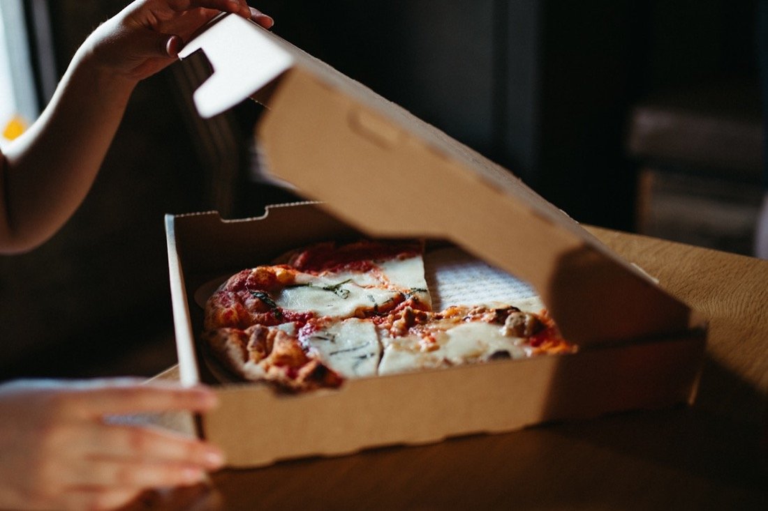 Caja de cartón kraft para pizza Empaques Tecnipack